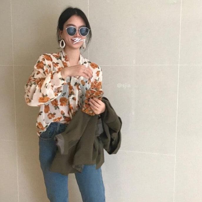 Flowy Blouse With Floral Pattern