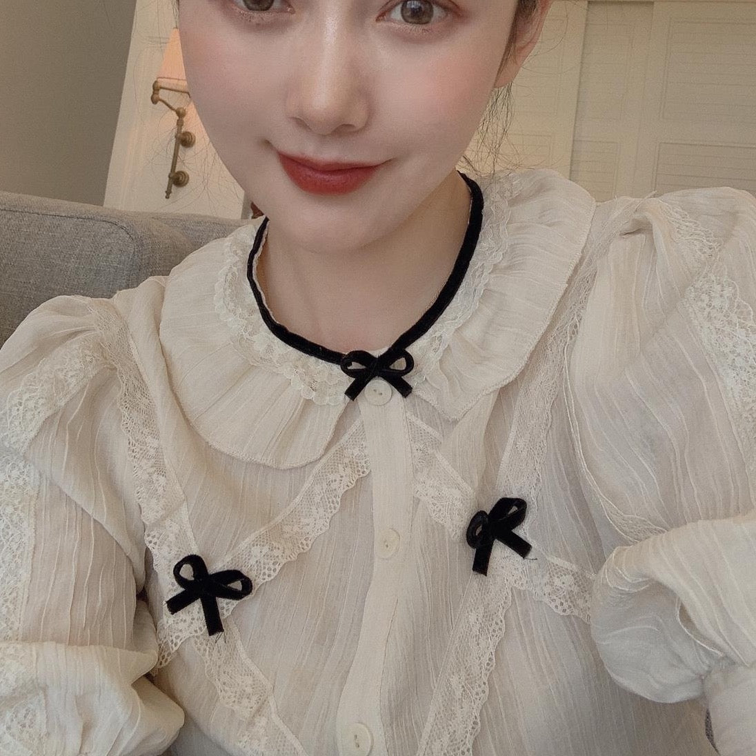 Button-Down Blouse With Puff Sleeves And Ribbons