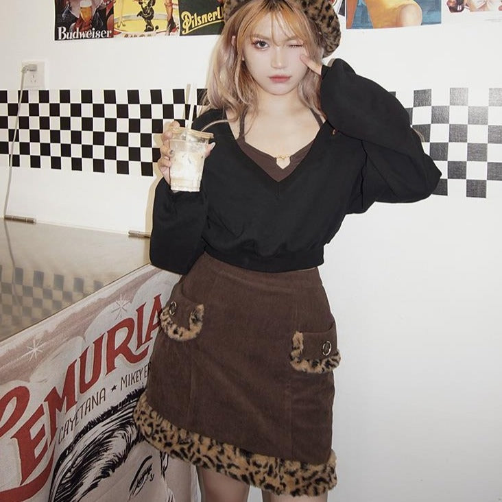 Outfit-Set: Sweater With V-Neck + Skirt With Leopard Pattern Hem